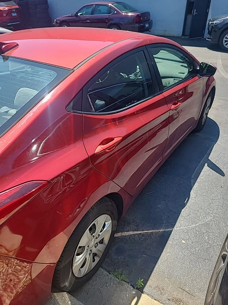 Used 2016 Red Hyundai SE image 3