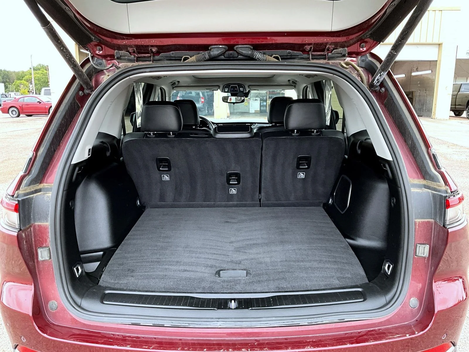 Used 2022 Red Jeep Limited image 9