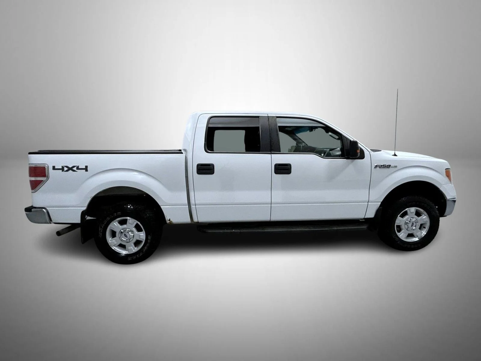 Used 2013 White Ford XLT image 4