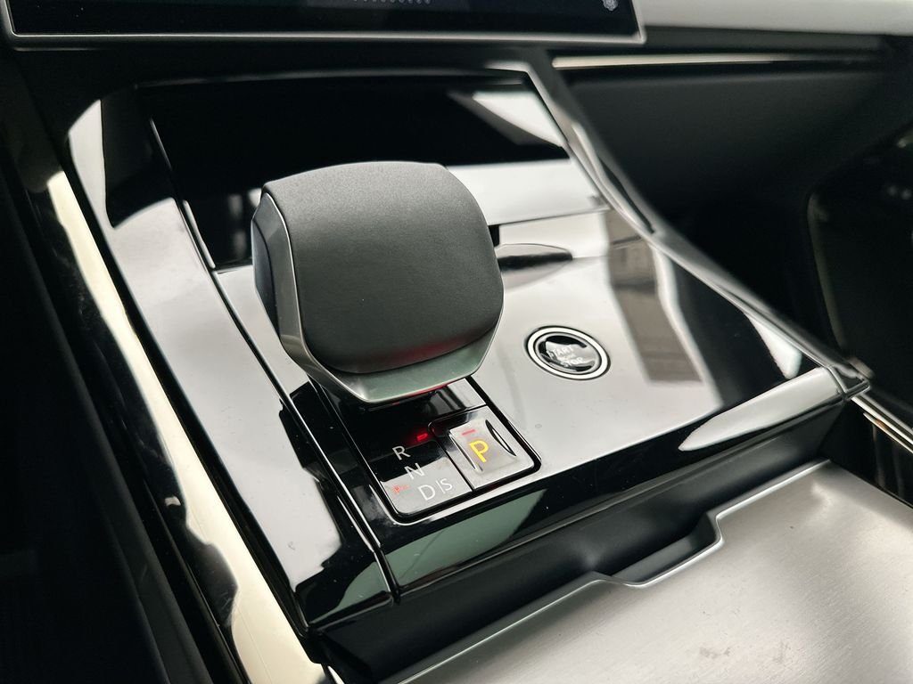 New 2027  Land Rover SE image 12
