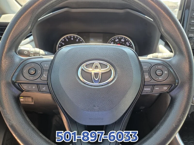 Used 2021 Magnetic Gray Metallic TOYOTA XLE FWD image 20