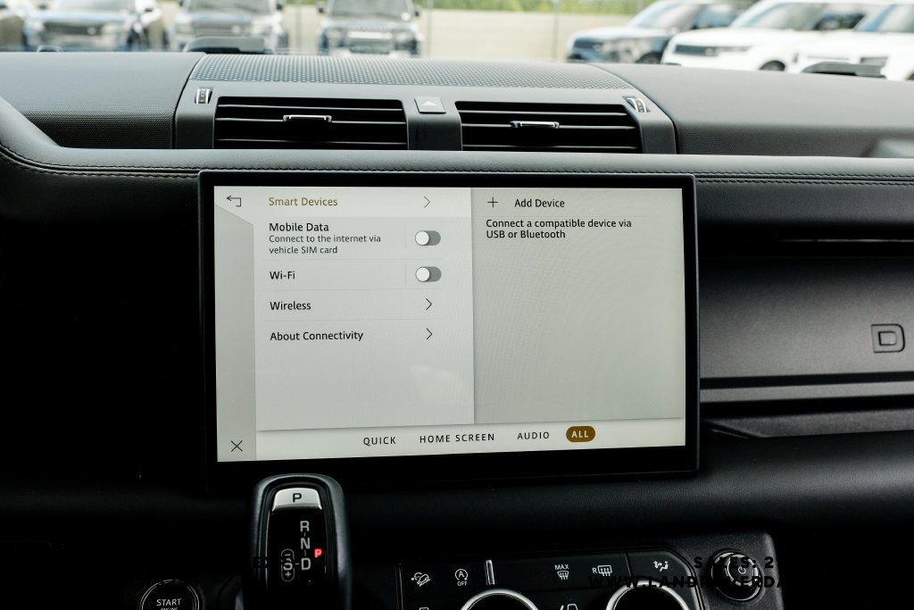 Used 2025 Black Land Rover X-Dynamic SE image 38