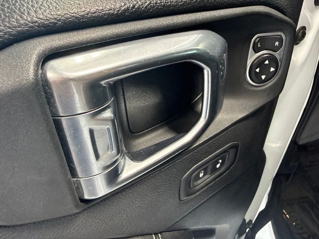 Used 2021 White Jeep Overland image 13