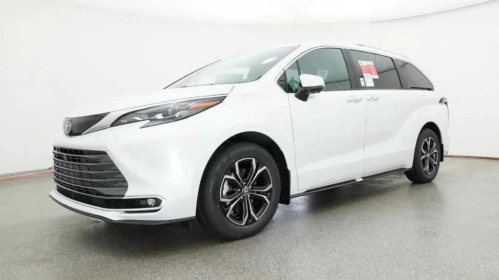New 2026 Wind Chill Pearl Toyota Platinum image 6