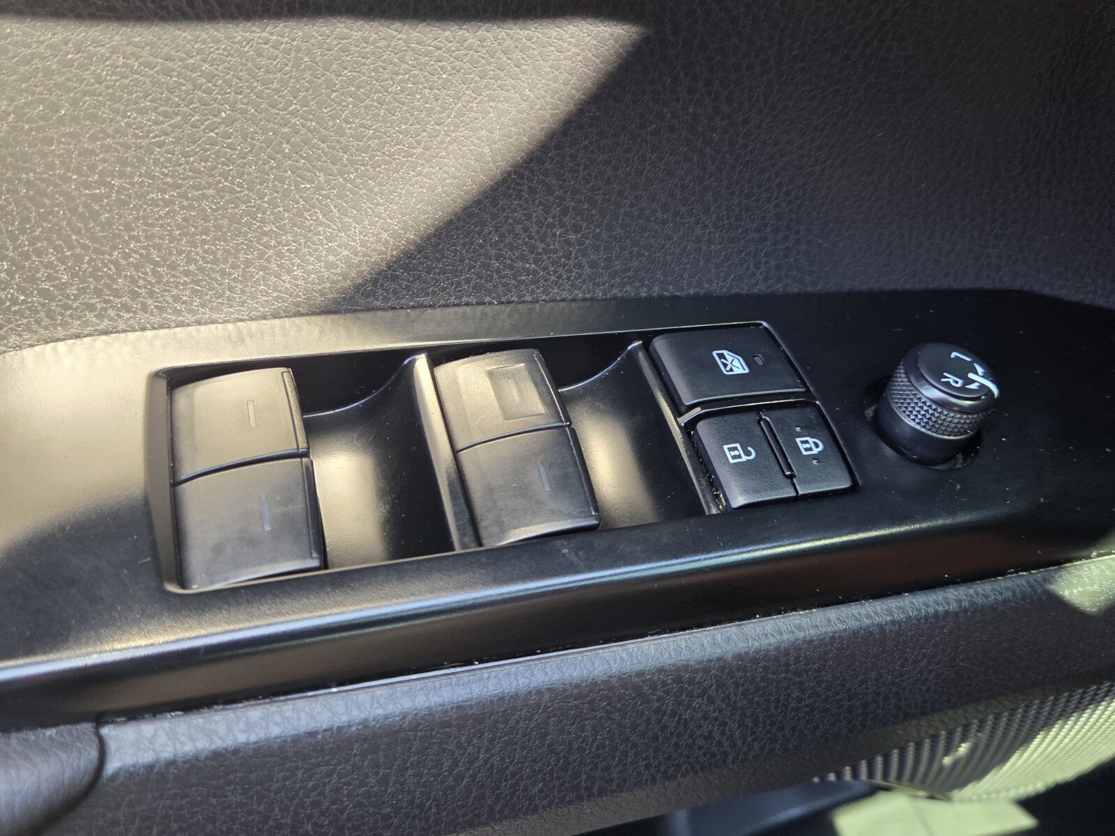 Used 2025 Underground Toyota LE image 13