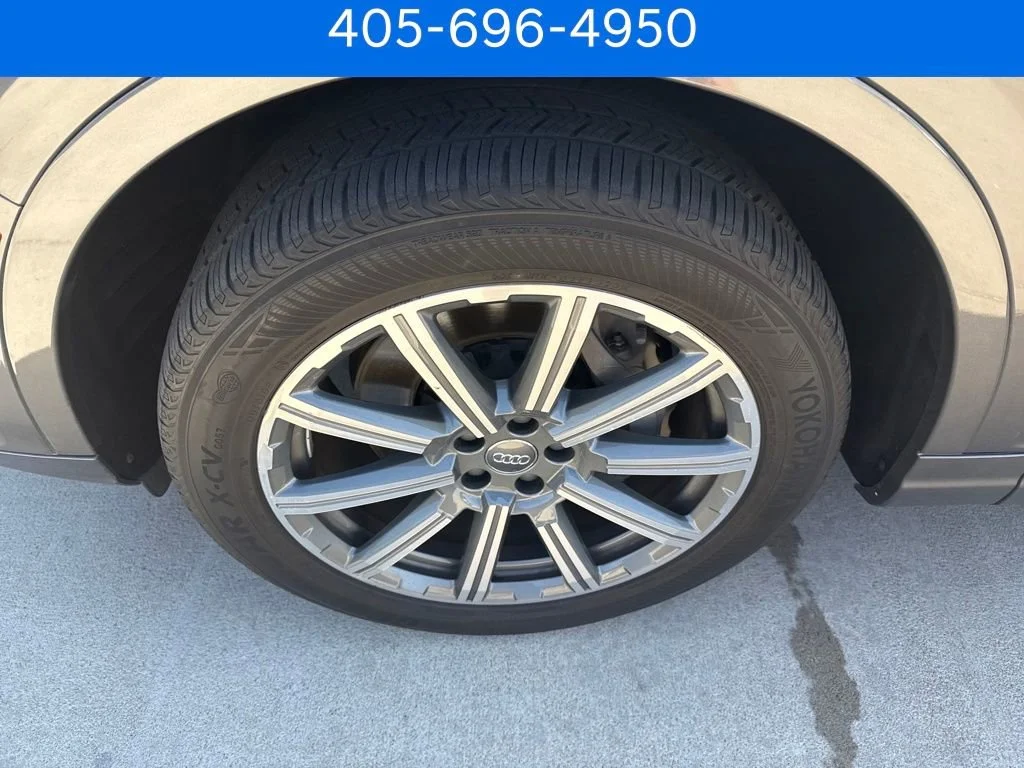 Pre-Owned 2019 Audi Q7 SE Premium