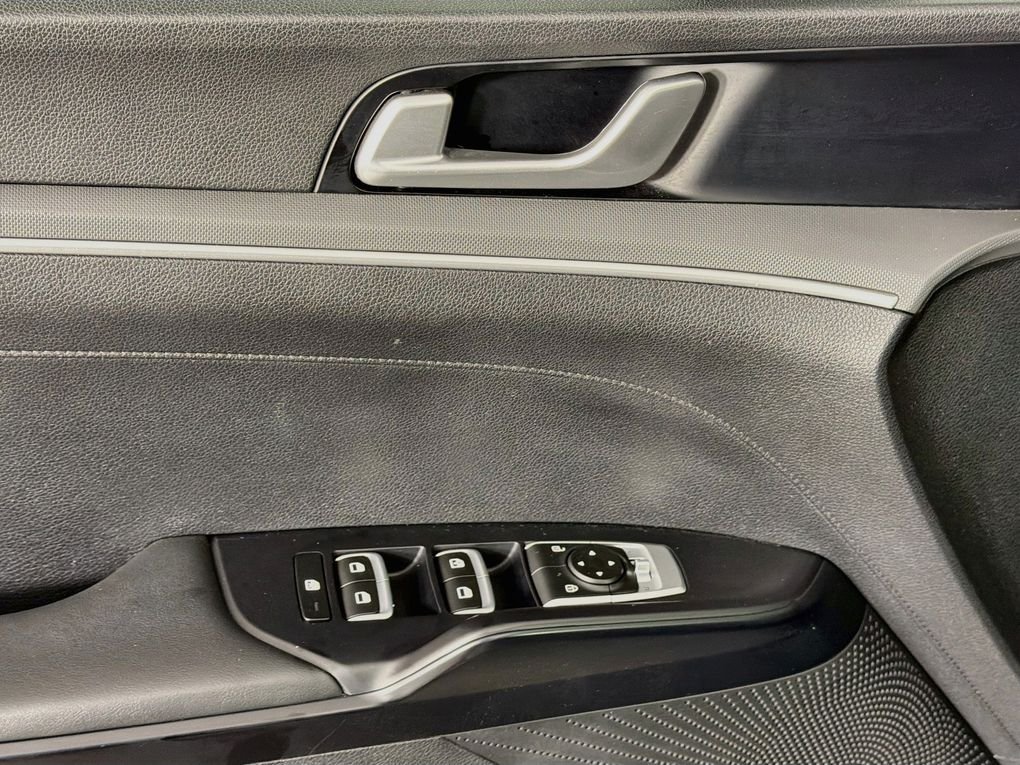 Used 2023 Silver Kia LXS image 23