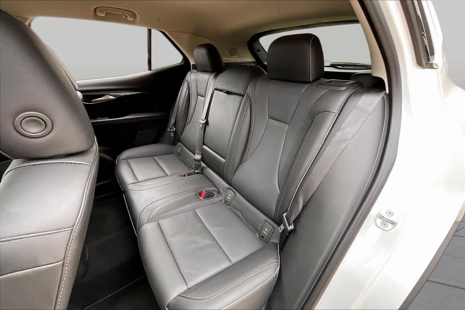 Used 2023 SUMMIT WHITE Buick Essence image 18