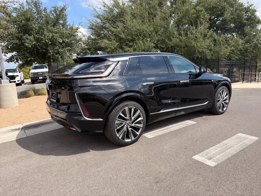 2027 Cadillac LYRIQ Signature Luxury - Photo 9
