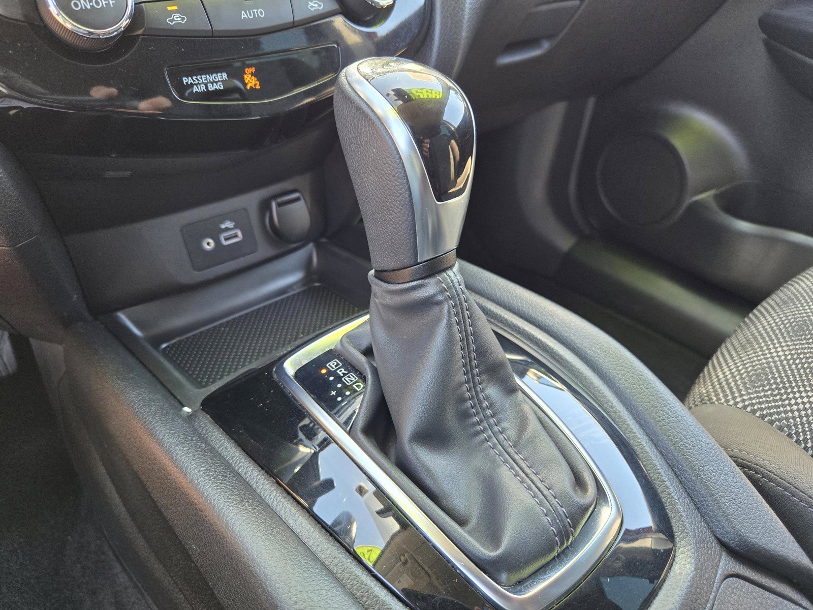 Certified Used 2022 Scarlet Ember Nissan SV image 23