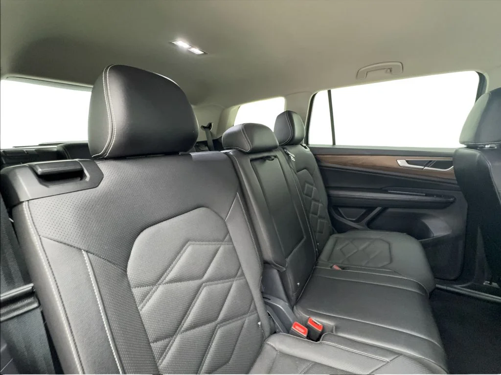 Used 2025 Gray Volkswagen 2.0T SE image 27