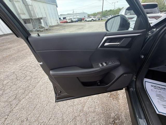 New 2026 Graphite Gray Mitsubishi LE 1.5T S-AWC image 13
