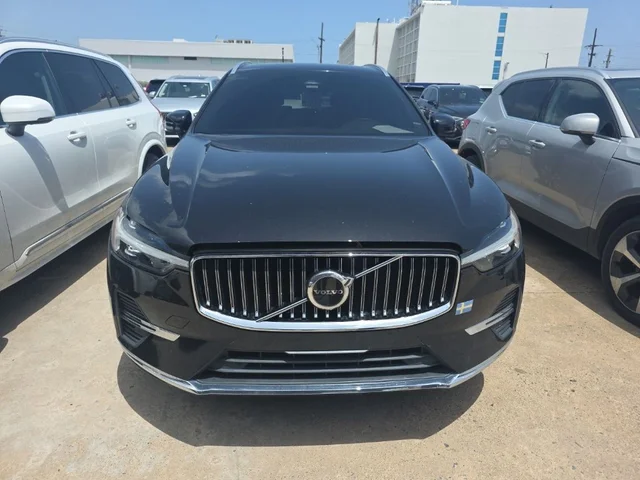 2023 Volvo XC60 Recharge Plug-In Hybrid T8 Core Bright Theme
