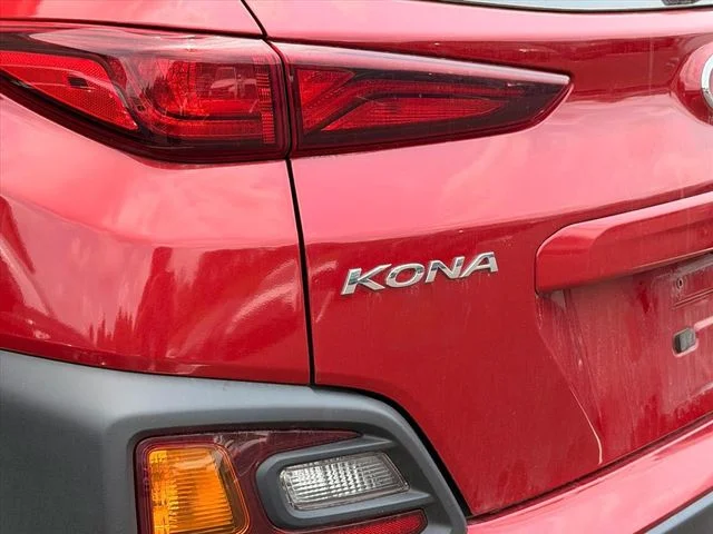 Used 2021 Red Hyundai SE image 15