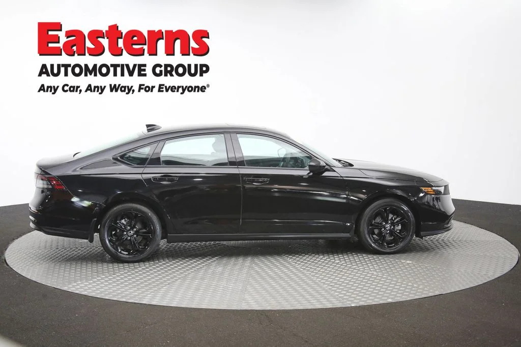 Used 2025 Black Honda SE image 44