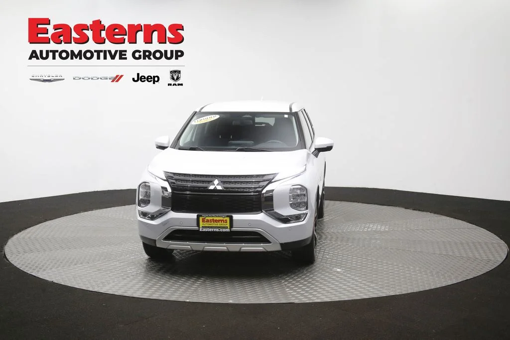 Used 2022 White Mitsubishi SE image 52