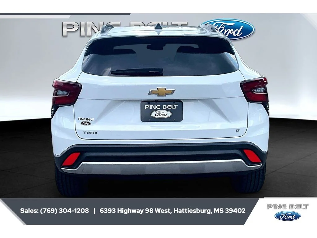 Used 2025 Summit White Chevrolet LT image 4