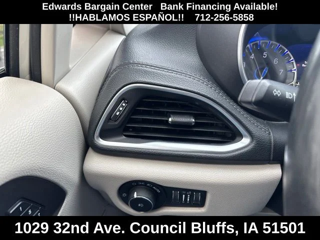 Used 2020 White Chrysler Limited image 20