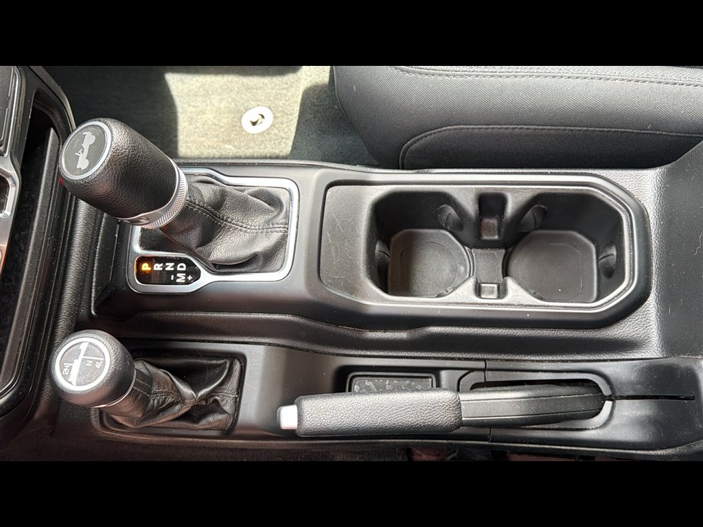 Used 2022  Jeep Unlimited Sport image 19