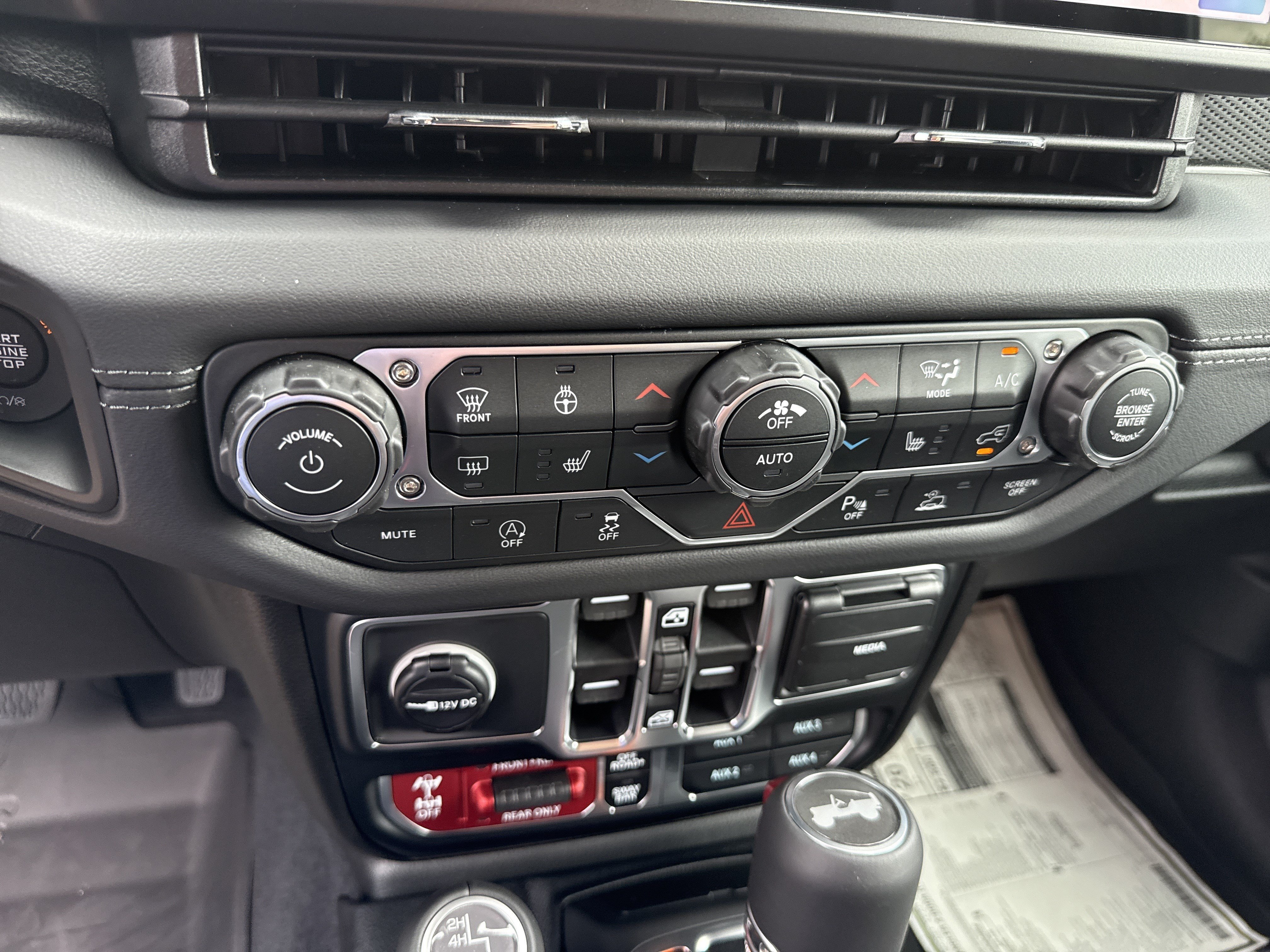 New 2026 Black Clearcoat Jeep Rubicon image 28