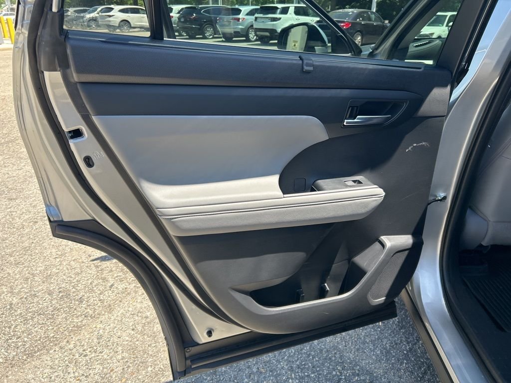 Used 2021 Silver Toyota XLE image 21