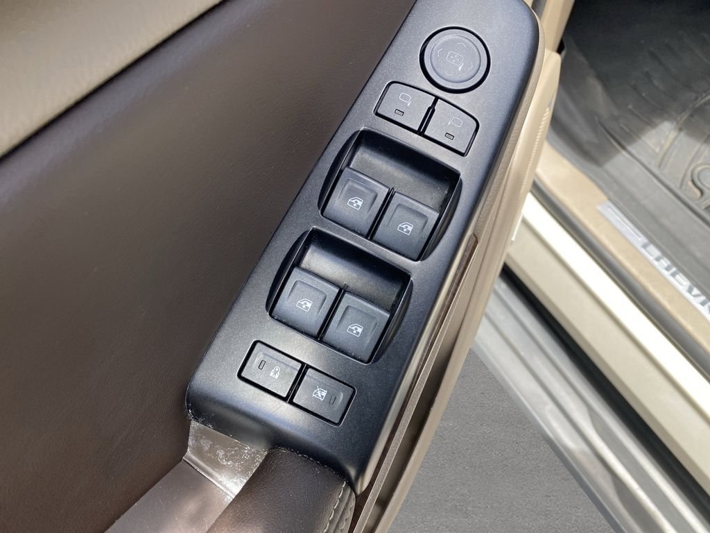 Used 2017 Champagne Silver Metallic Chevrolet LT image 18