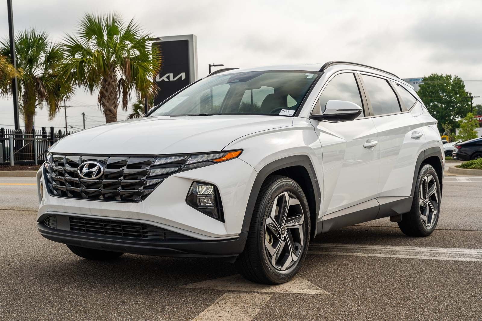 Used 2023 White Hyundai SEL image 3