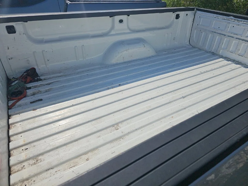Used 2018 White GMC Base image 5