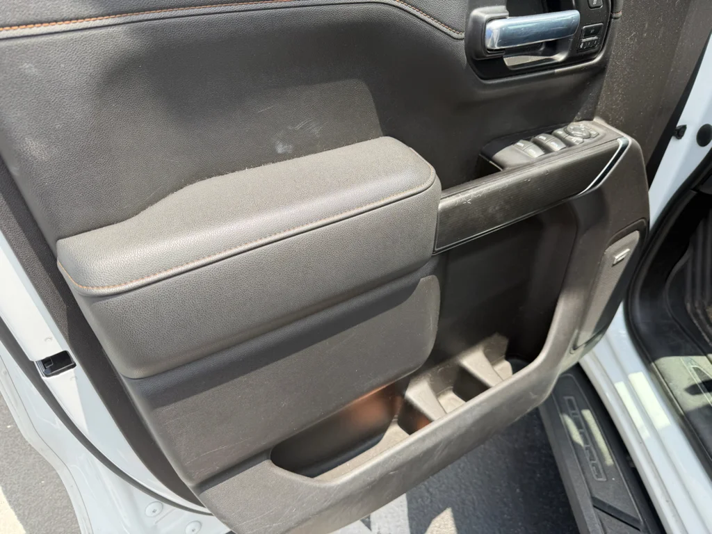 Used 2021 SUMMIT WHITE GMC AT4 image 3