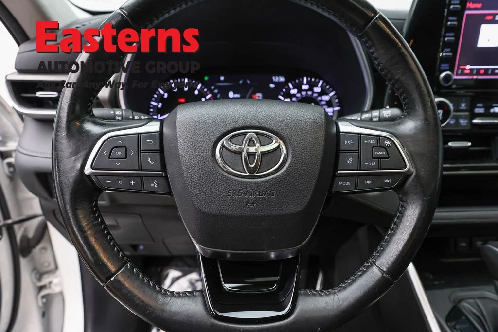 Used 2021 White Toyota XLE image 10