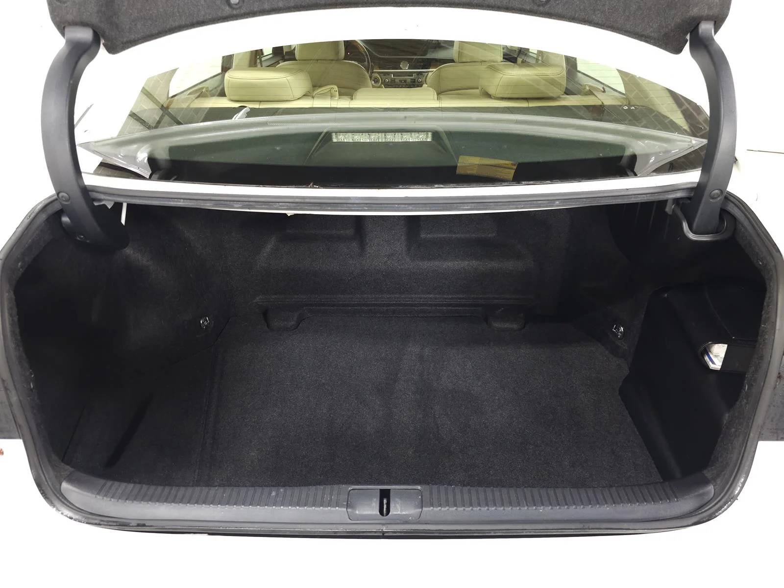 Used 2014 White Lexus  image 7