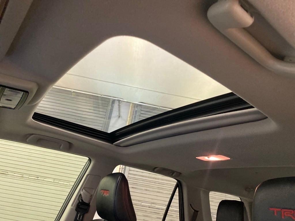 Used 2020 Gray Toyota Venture image 18