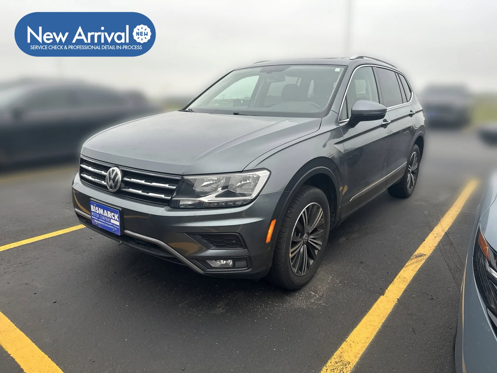 Used 2018 Gray Volkswagen 2.0T SEL image 1