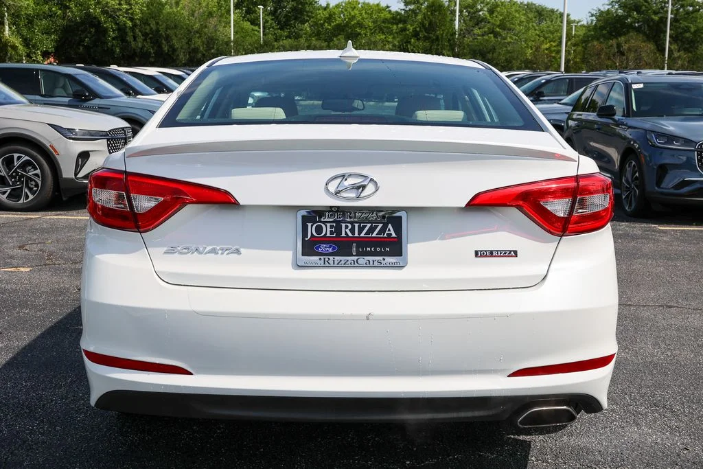 Used 2015 White Hyundai SE image 27