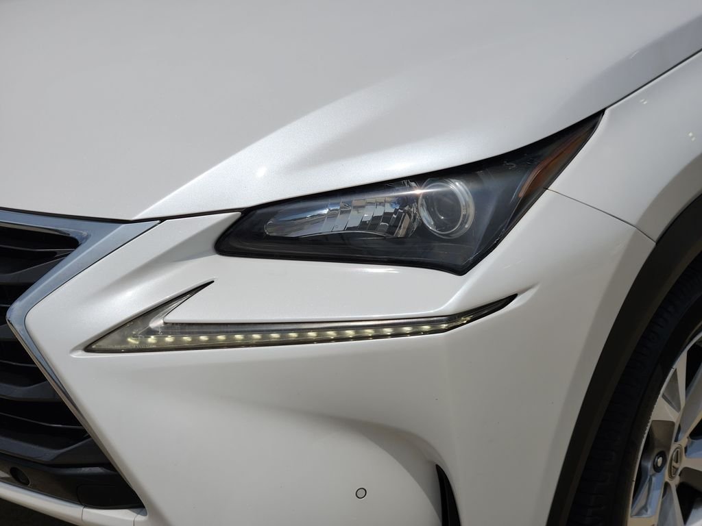 Used 2017 White Lexus 200t image 9