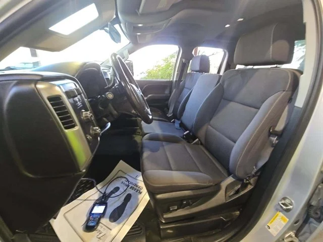 Used 2018 Silver Ice Metallic Chevrolet LT image 3