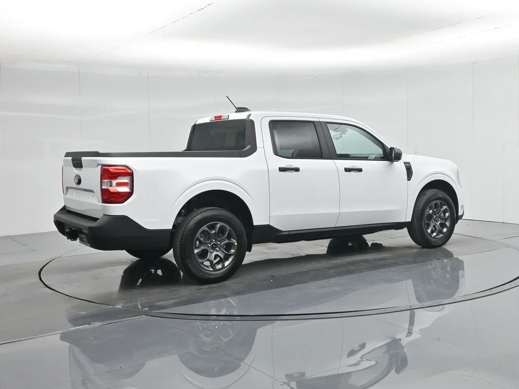 New 2026 Oxford White Ford XLT image 23
