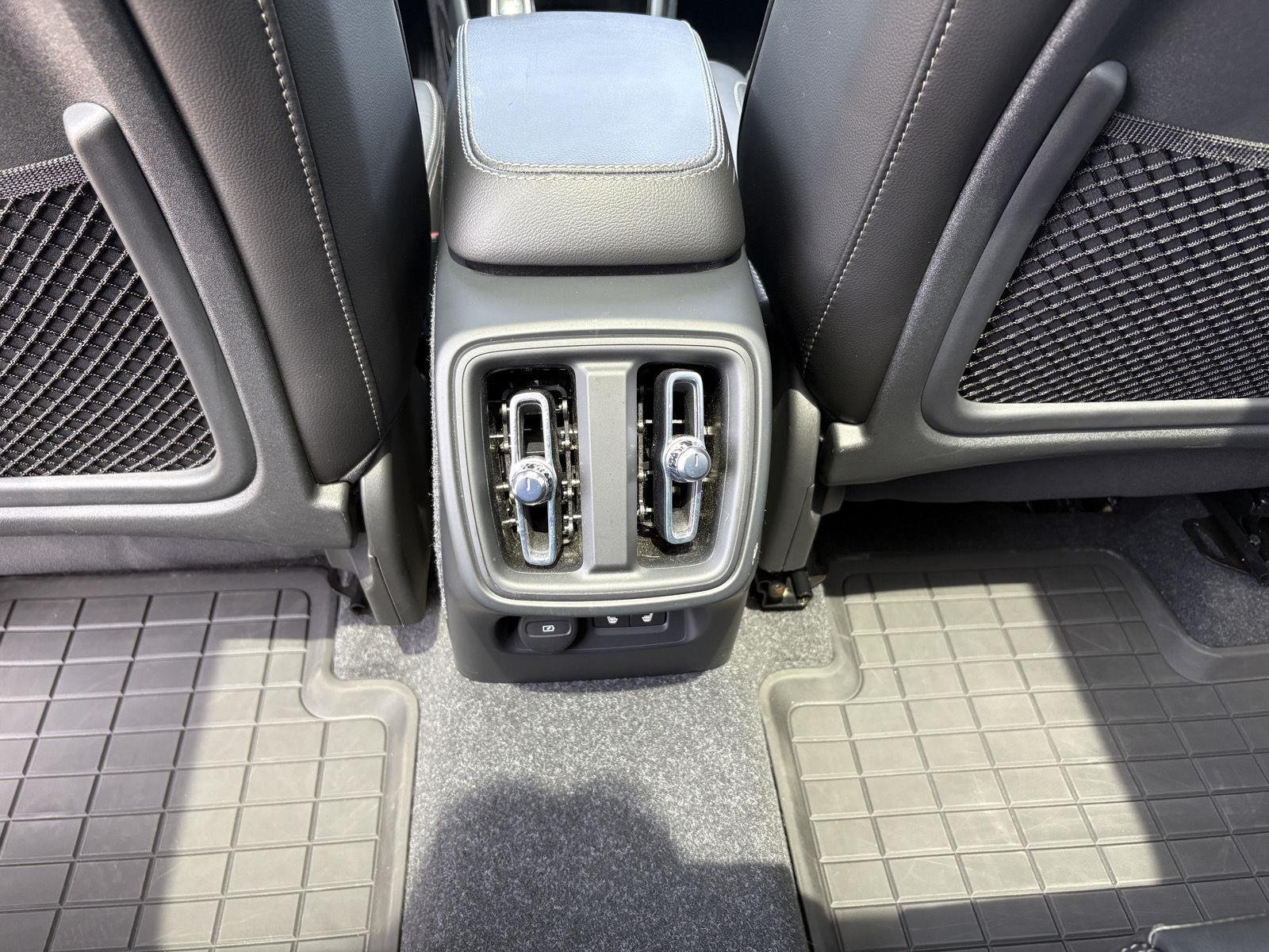 Used 2023 Thunder Grey Metallic Volvo Plus Dark Theme image 30
