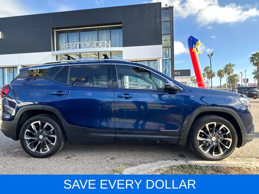 Used 2022  GMC SLT image 3