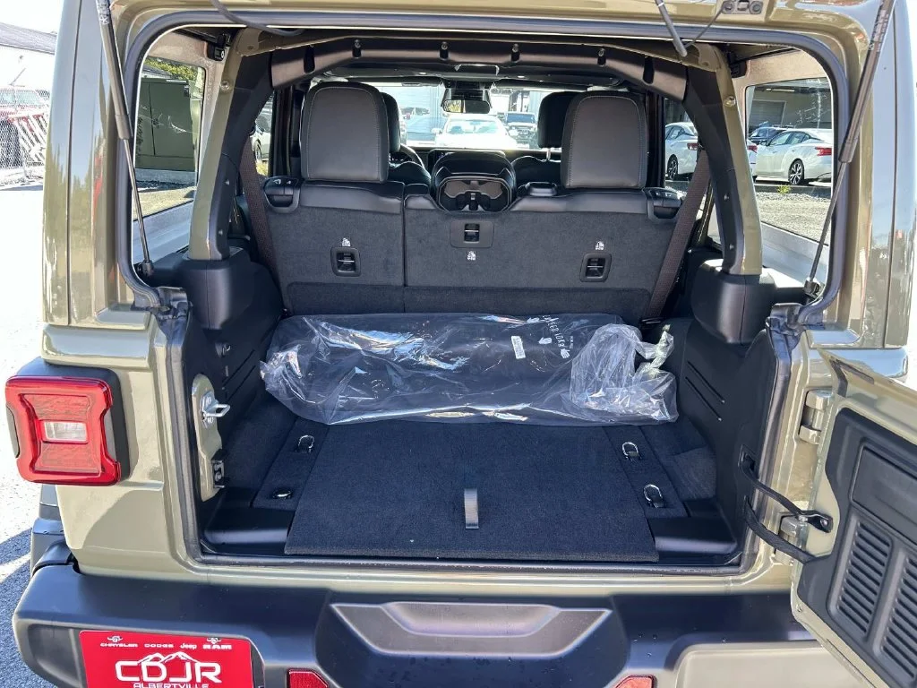 Used 2025 Green Jeep Rubicon image 17