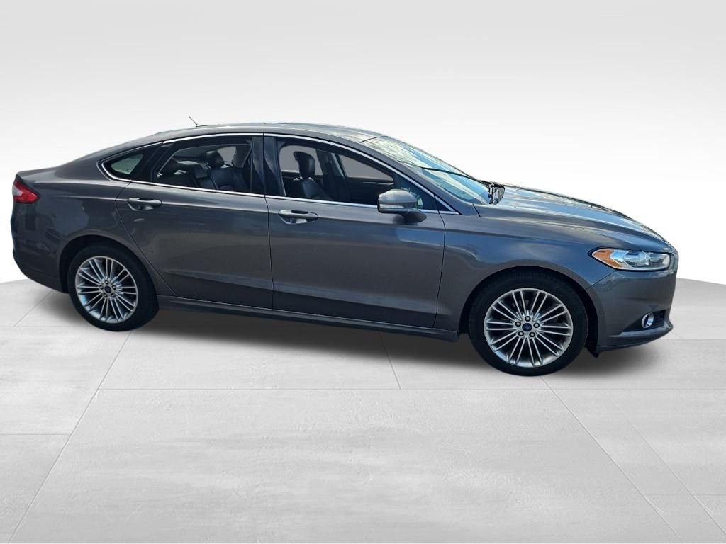 Used 2014  Ford SE image 4