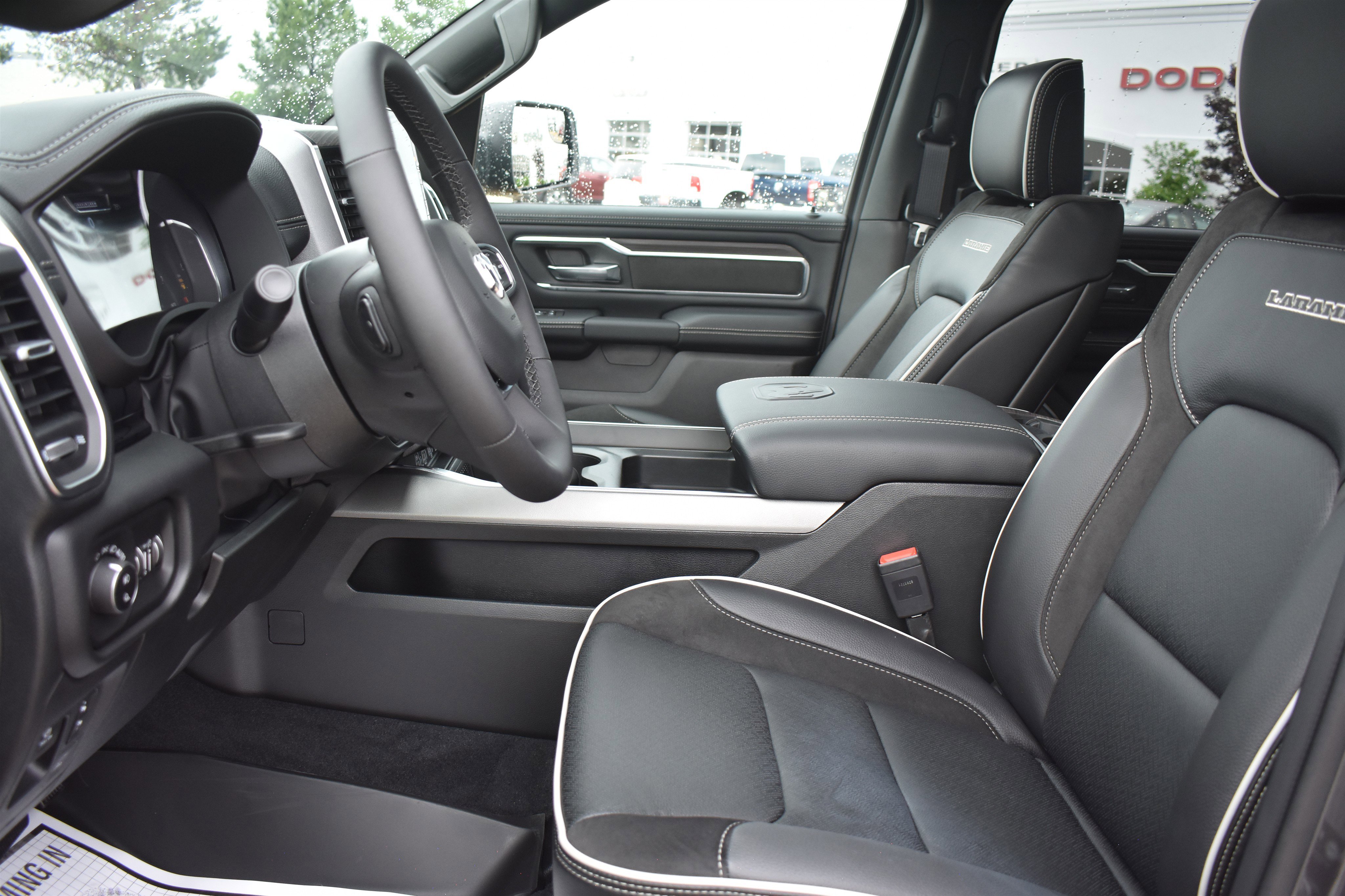 New 2026 Granite Crystal Metallic Clear-Coat Exterior Paint RAM Laramie image 18