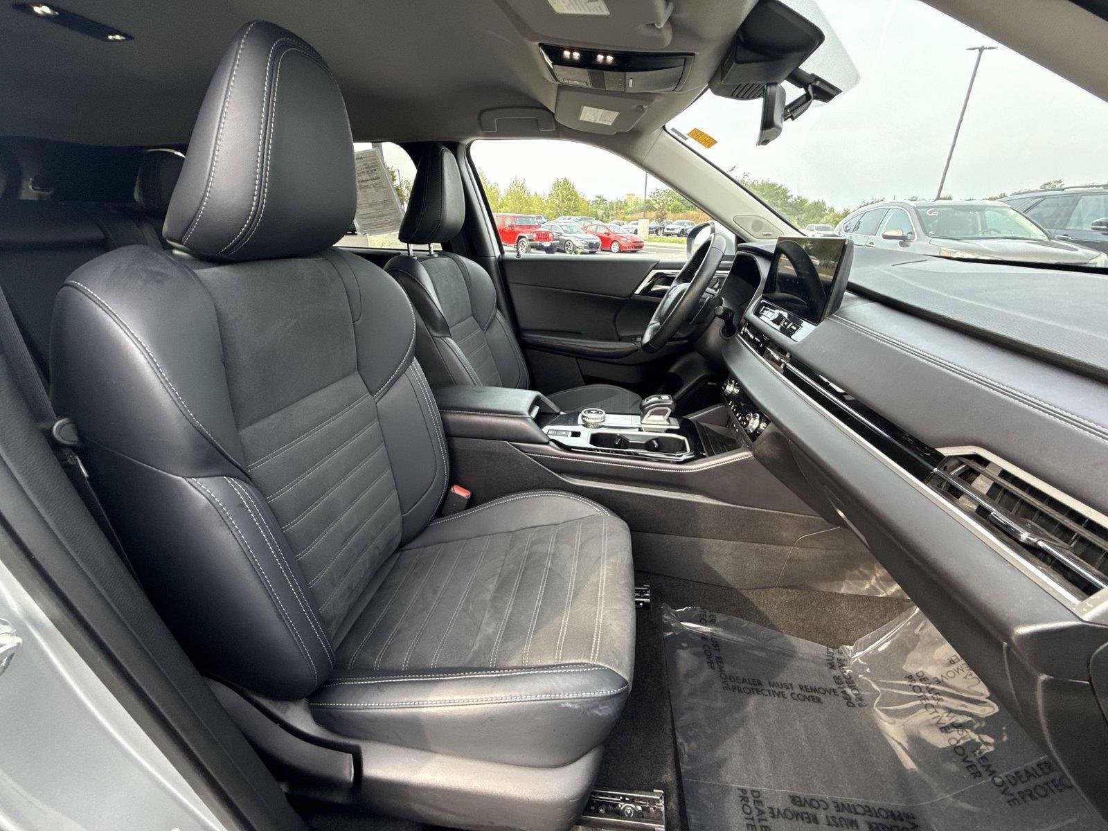Used 2025 Alloy Silver Metallic Mitsubishi SE image 20