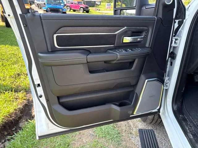 New 2026 Bright White Clear-Coat Exterior Paint RAM Laramie image 21