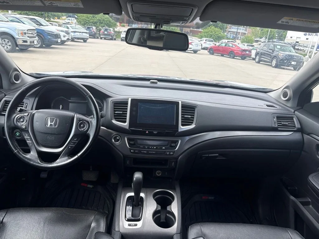 Used 2017 Silver Honda RTL-T image 34