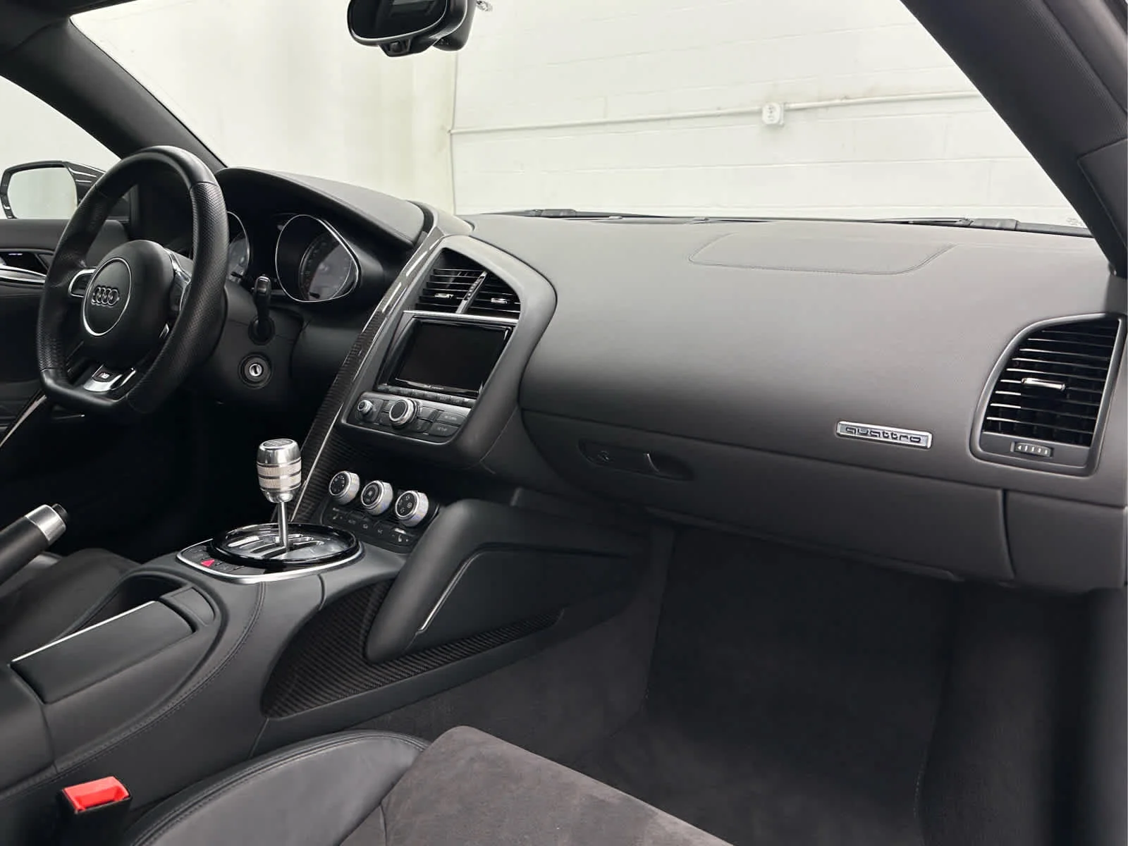 Used 2015 Ibis White Audi V8 image 14