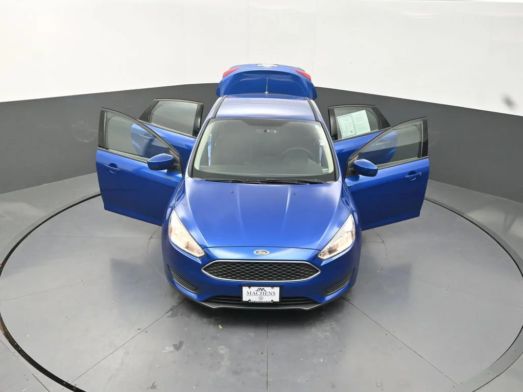 Used 2018 Blue Ford SE image 32