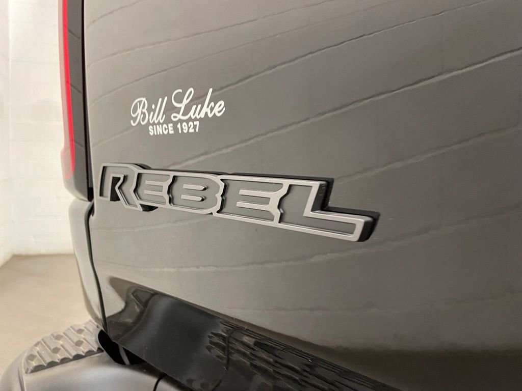 New 2026 Diamond Black Crystal Pearl-Coat Exterior Paint RAM Rebel image 6