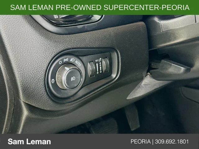 Used 2017 Blue Jeep Latitude image 10
