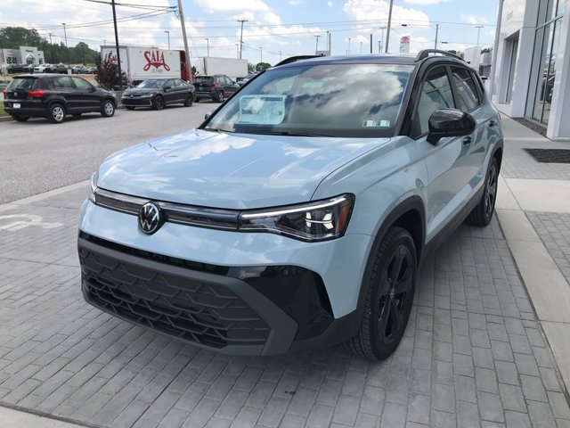 New 2026 Monument Gray w/Deep Black Roof Volkswagen SE Black image 4